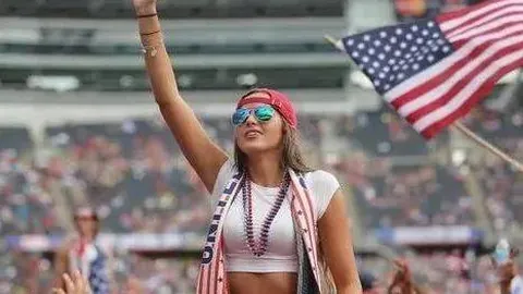 卡尔加里单板滑雪世界杯U型场地决赛：冰雪盛事